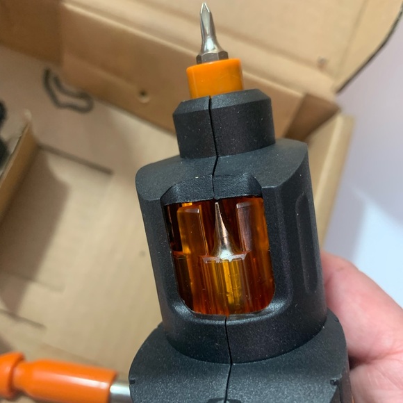 WORX Cordless Screw Gun with Extender set - Picture 4 of 8